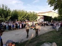 Vecinos, familiares y políticos recuerdan a Francisco Casanova en el 22 aniversario de su asesinato por ETA