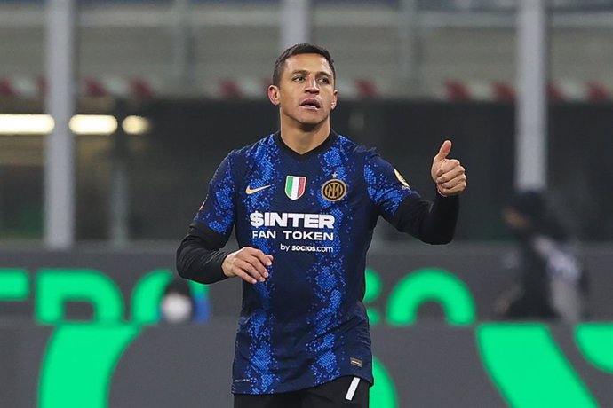 Archivo - 19 January 2022, Italy, Milan: Inter Milan's Alexis Sanchez celebrates scoring his side's first goal during the Italian Cup (Coppa Italia) round of 16 soccer match between Inter Milan and Empoli FC at Giuseppe Meazza Stadium. Photo: Fabrizio C