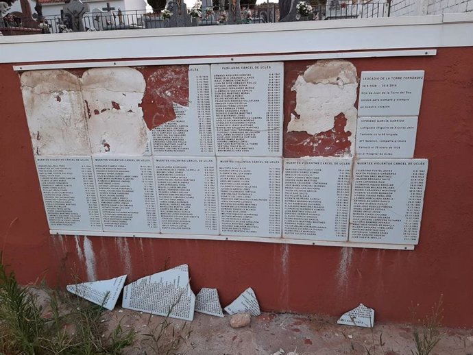 Vandalizan las placas que contienen los nombres de las víctimas exhumadas de la fosa común de Uclés.