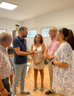 Autoridades durante la inauguración del Centro de Interpretación Chico Cabrera en Herreruela (Cáceres)