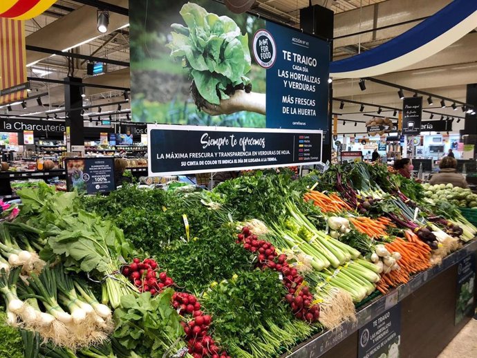 Archivo - Verdura de hoja en Carrefour