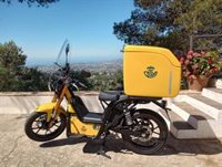 Correos estrena 50 motos eléctricas nuevas en seis unidades de reparto de la provincia de Málaga