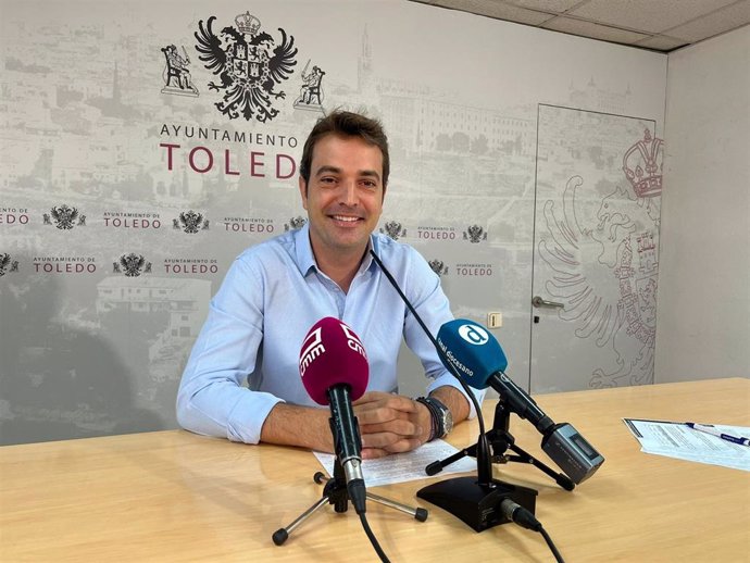 Foto de archivo del viceportavoz y edil de Deportes y Juventud del Ayuntamiento de Toledo, Pablo García, en rueda de prensa.