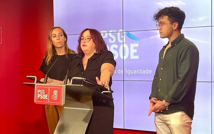 La secretaria de Igualdade del PSdeG, Silvia Fraga, junto con la portavoz del área en el Parlamento, Noa Díaz, y el secretario xeral de Xuventudes Socialistas, Xurxo Doval.