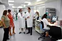 García visita reformas de Neurofisiología Clínica y Microbiología del Macarena de Sevilla, con 1,2 millones de inversión