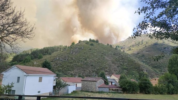 Incendio en Boca de Huérgano (León).