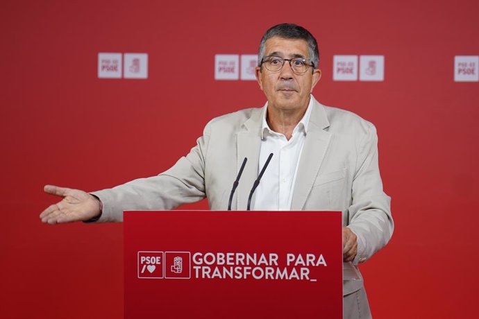 El portavoz del PSOE en el Congreso de los Diputados, Patxi López, en una comparecencia de prensa en Bilbao