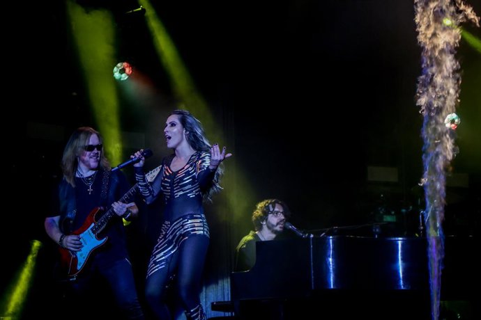 Archivo - Malú durante un concierto