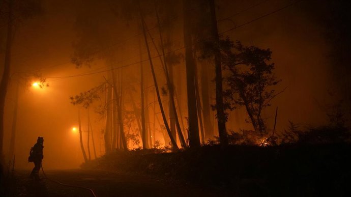 Vista general del incendio de O Vento, a 5 agosto de 2022,, en la comarca de Salnes y el concello de Villagarcía de Arousa, Pontevedra, Galicia (España). 