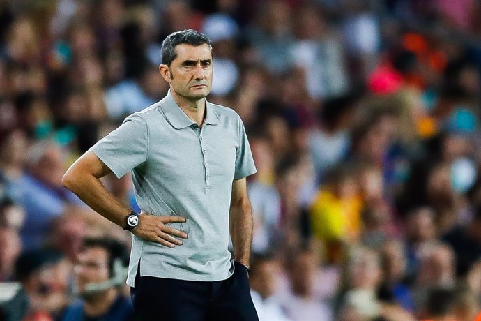 Archivo - Ernesto Valverde of FC Barcelona during the spanish league football match played between FC Barcelona v Valencia CF at Camp Nou Stadium in Barcelona, Spain, on September 14, 2019.