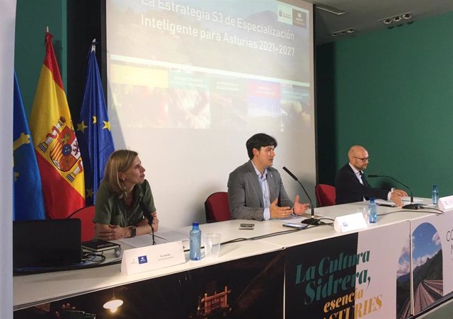 El consejero de Ciencia, Borja Sánchez, presenta la Estrategia de Especialización Inteligente.