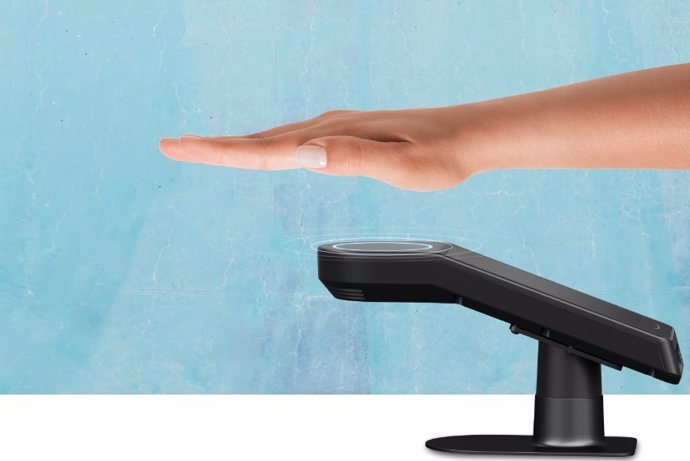 Imagen promocional de Amazon One, el sistema que permite pagar con la palma de la mano.