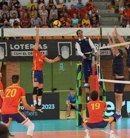 España supera a Georgia y marcha con pleno hacia el Europeo de voleibol