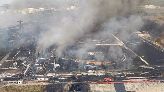 Vista aérea de los daños causados por el incendio en el superpetrolero de Matanzas, Cuba