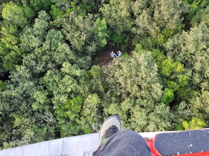 Rescatados en helicóptero dos senderistas desorientados en el monte Buciero