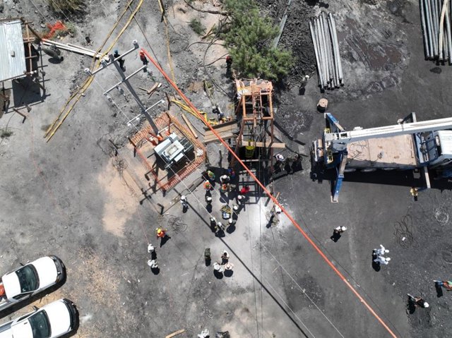 Imatges aèries de la zona que els serveis de rescat han preparat per trobar els 10 miners atrapats