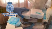 Detenidos dos hombres y desmantelado en Elda un punto de venta de cocaína que distribuía por la provincia de Alicante