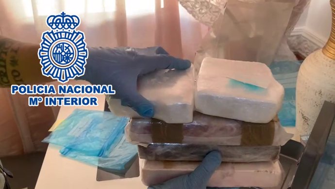 Nota De Prensa: "La Policía Nacional Ha Detenido A Dos Personas Por Tráfico De Drogas E Interviene Casi 5 Kilos De Cocaína"