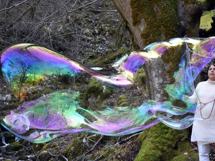 Actuación de la compañía 'Hadalana Burbujas' en Vallsur