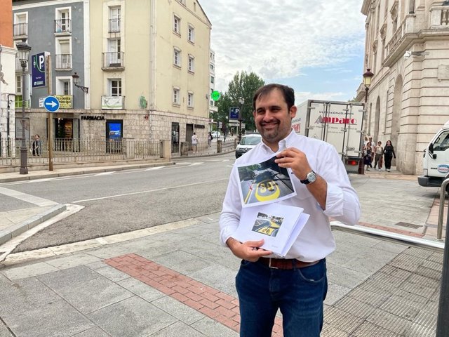 El viceportavoz del Grupo Municipal Popular de Burgos, Jorge Berzosa, en una comparecencia ante los medios.