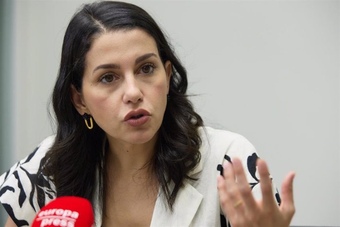 La líder de Ciudadanos, Inés Arrimadas, durante una entrevista para Europa Press, en la sede de Europa Press.