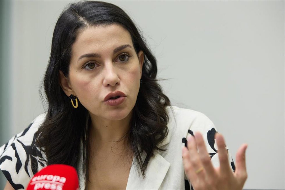 La líder de Ciudadanos, Inés Arrimadas, durante una entrevista para Europa Press, en la sede de Europa Press.