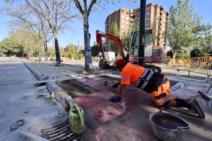 Obras de acceso al colegio Miraflores de Zaragoza.