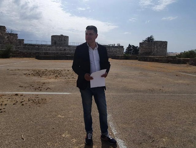 L alcalde en funciones y portavoz del Grupo Municipal de Ciudadanos, Vicente Marañón, durante una visita al castillo de Burgos.