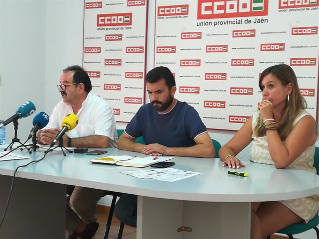 Rueda de prensa para presentar la campaña de CCOO con motivo de la vendimia francesa