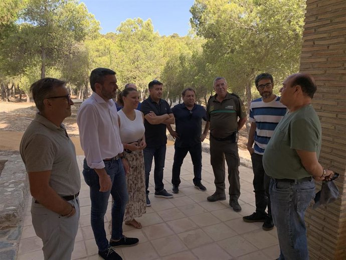 Antonio Luengo Junto A La Alcaldesa De Fortuna, Catalina Herrero, En La Apertura Del Nuevo Punto De Información De La Sierra De La Pila