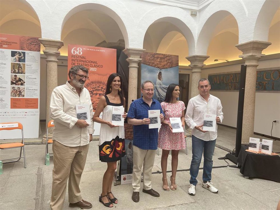 Presentación del libro de Javier Álvarez Amaro 'El origen del Festival de Mérida 1910-1953'