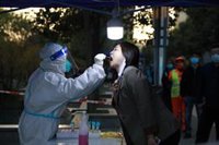 China cierra una página web por criticar la postura del Gobierno sobre la medicina tradicional para curar la COVID-19