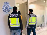 Detenido en Sevilla por embaucar a menores en las redes para abusar de ellas tras dejar embarazada a una víctima