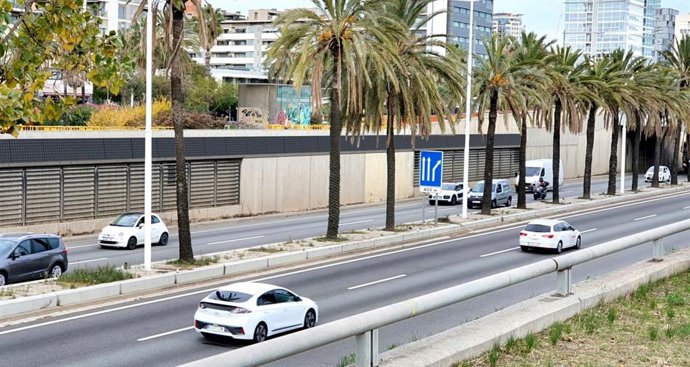 La Ronda Litoral de Barcelona, dónde se instalarán 112 módulos fotovoltaicos.