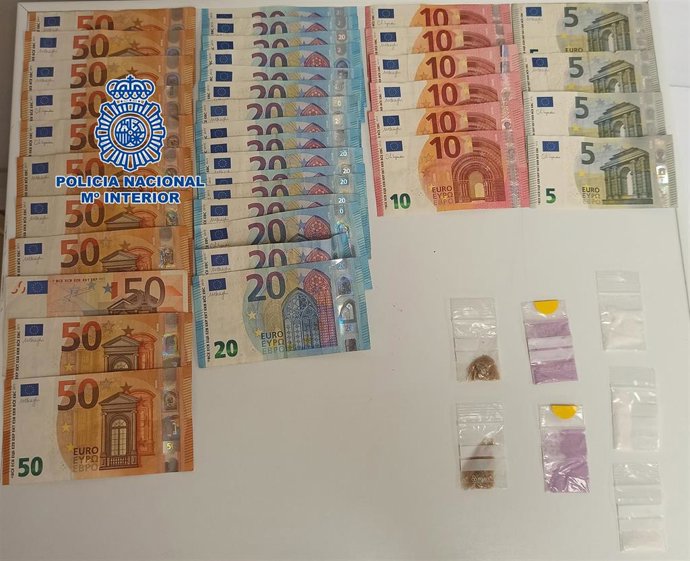 Dinero y droga intervenida por la Policía Nacional