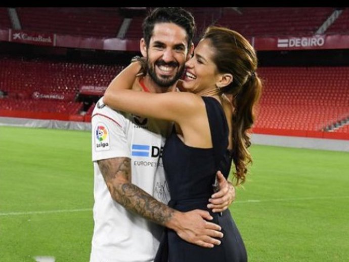 Sara Sálamo, orgullosa de Isco en su presentación como nuevo jugador del Sevilla F.C