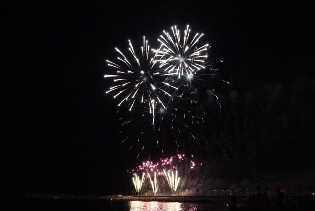 Archivo - Fuegos artificiales de la Feria de Málaga en una imagen de archivo 