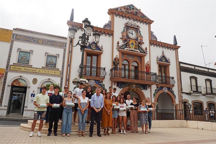 El Ayuntamiento de Palos de la Frontera (Huelva) entrega 62 kits tecnológicos a los estudiantes de la localidad.