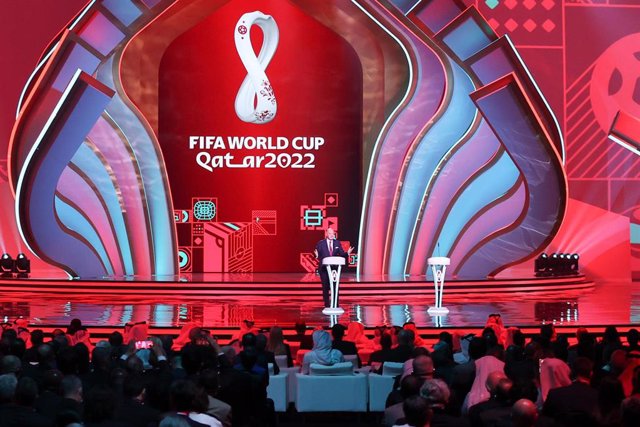 Archivo - El presidente de la FIFA, Gianni Infantino, en su intervención durante el sorte de los grupos del Mundial de Catar de 2022
