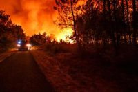 El incendio en el suroeste de Francia no registra avances "significativos" tras quemar 7.400 hectáreas