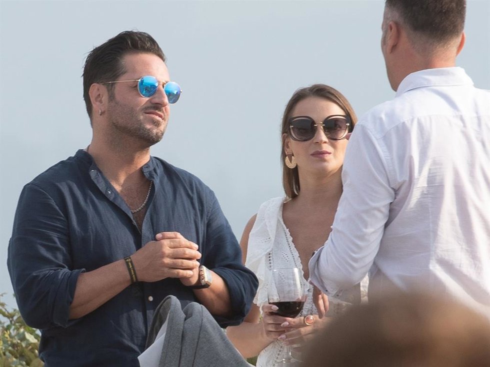 David Bustamante y Yana Olina, relajada comida con la familia del artista