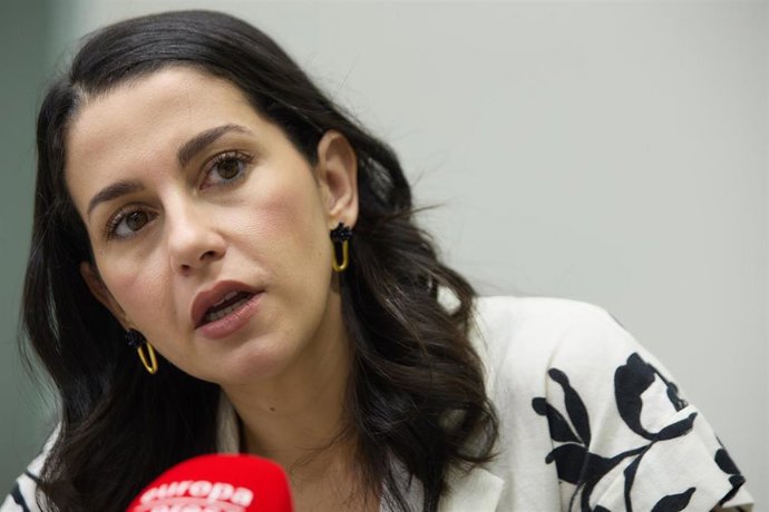 La líder de Ciudadanos, Inés Arrimadas, durante una entrevista para Europa Press, en la sede de Europa Press.