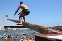 Las tradicionales cucañas del Puerto de Sagunto regresan "al 100%" este lunes