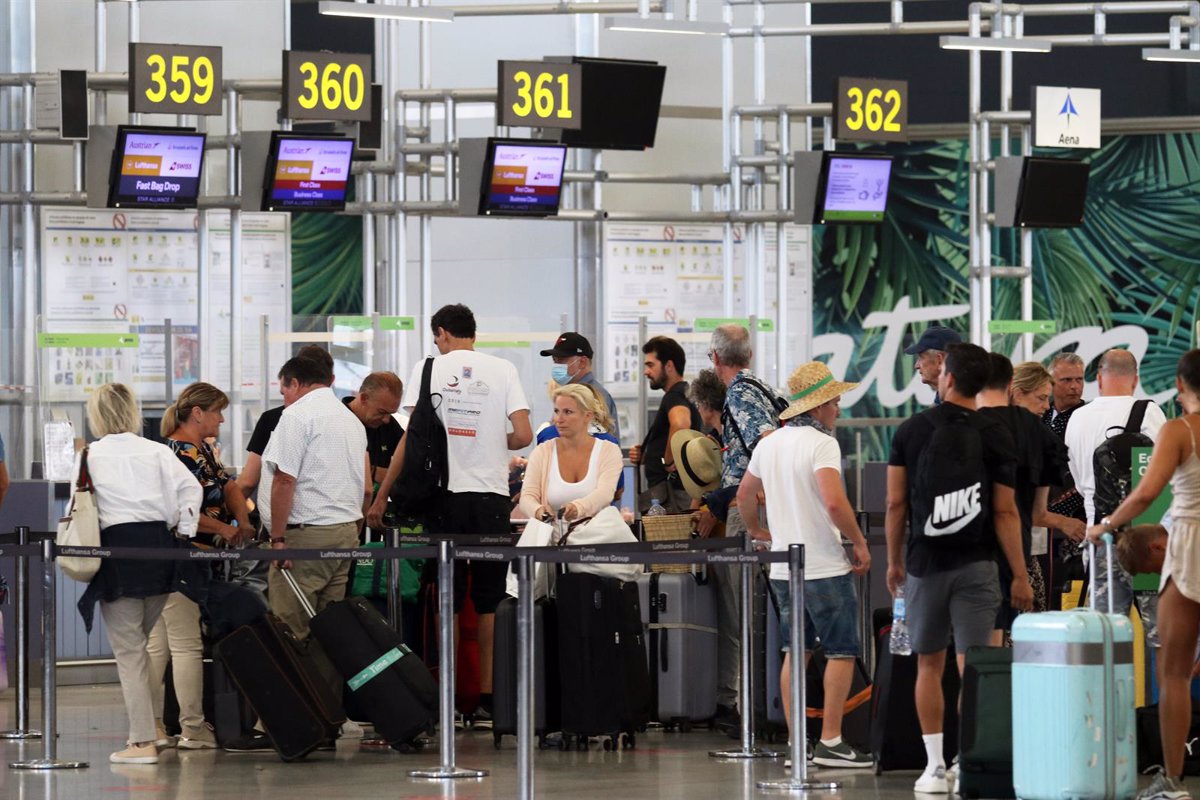 El Aeropuerto de Barcelona cerró con 4,4 millones de pasajeros, un 17,3% menos que en