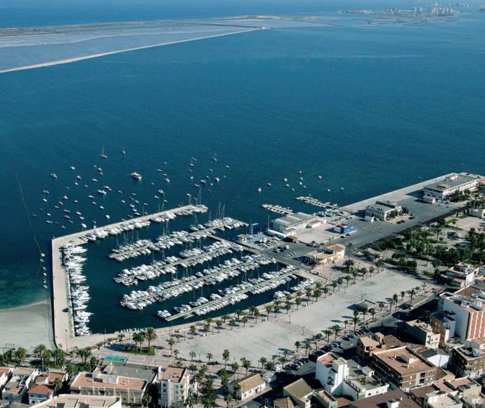 Archivo - Puerto, embarcaciones, barcos