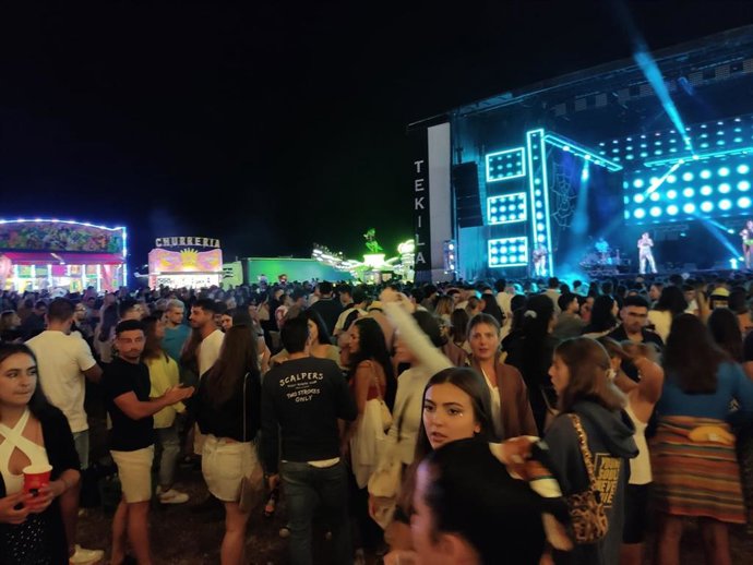 Fiesta, jóvenes, orquesta, verbena, ocio.