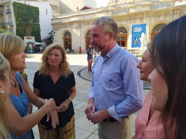 Carrasco, Clavell i Gascó parlen amb Pilar Alegría