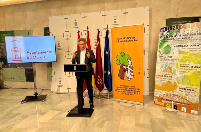 El concejal de Educación, Agenda Urbana y Gobierno Abierto, Antonio Benito, presenta el ciclo de conciertos 'Municipio Amable', que en su primera edición llegará a tres pedanías y dos barrios