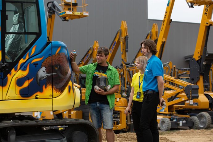 Themed with "Time Travelers," the seventh season of XCMG's (SHE:000425) immersive experience and innovative education program, XCMG Apprentice, was held in five countries for the first time.