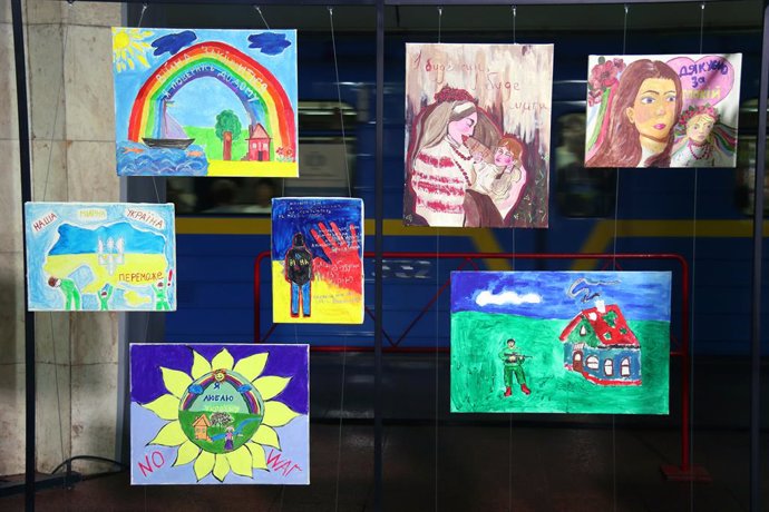 Archivo - July 8, 2022, Kyiv, Ukraine: Some of the 300 children's drawings created during the war are on display at the Children. War. Future exhibition situated in the upper lobby of the Zoloti Vorota metro station, Kyiv, capital of Ukraine. This photo